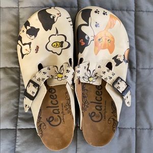 Cat print clogs